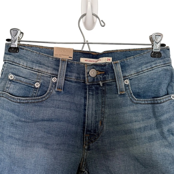 NWT Levi’s Mid Length Shorts - Picture 2 of 6